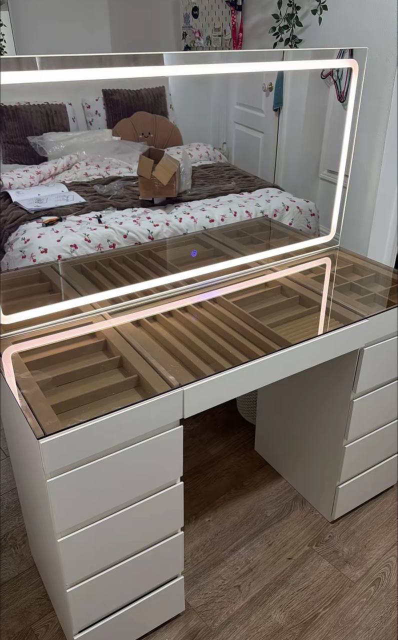 Customer photo of the WOLTU dressing table at home