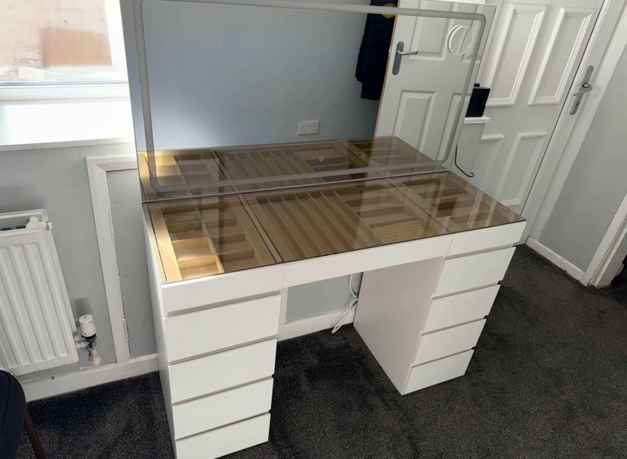 Customer photo of the WOLTU dressing table at home